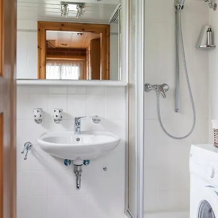 Elbwiesenhaus Mit Schoenen Garten