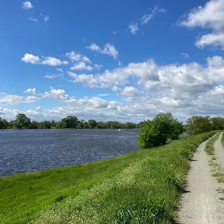 Elbwiesenhaus Mit Schoenen Garten Semesterbostad