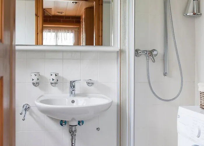 Elbwiesenhaus Mit Schoenen Garten