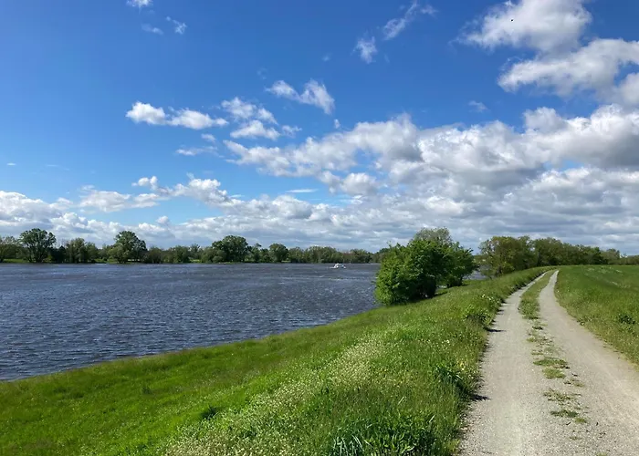 Elbwiesenhaus Mit Schoenen Garten بيت للعطل